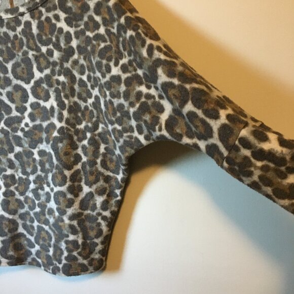 Made in Canada Jaguar Print Soft Dolman Sleeve Top - Small - Picture 5 of 15